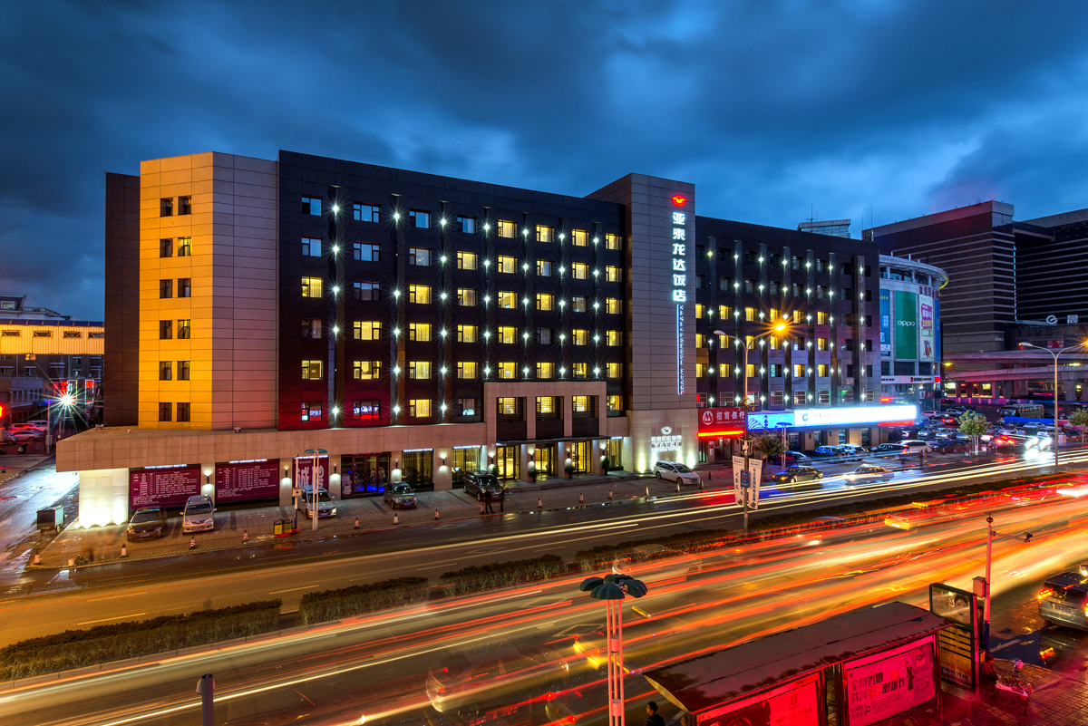 龙达夜晚外景.jpg