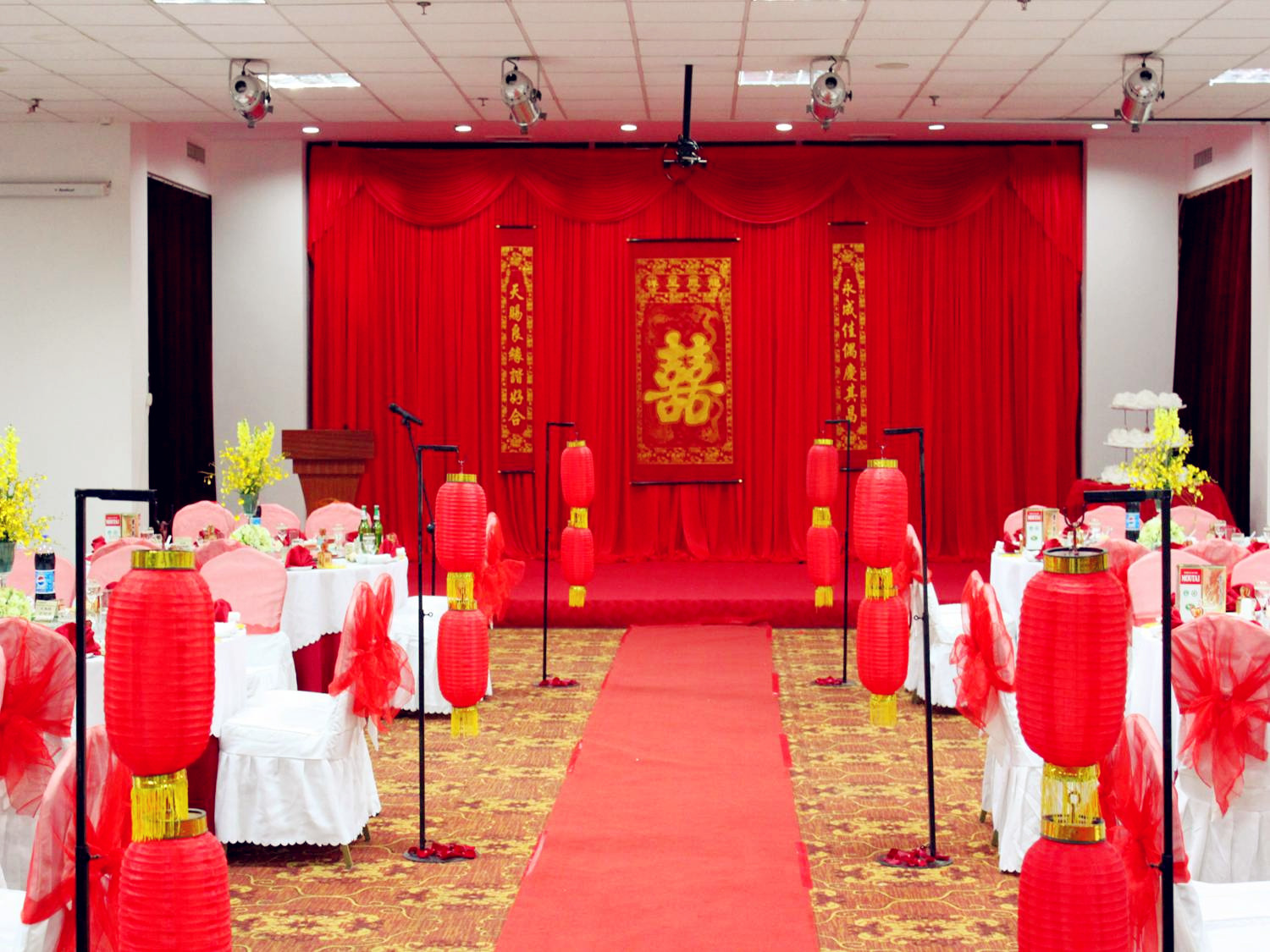 多功能厅婚礼布场_副本.jpg